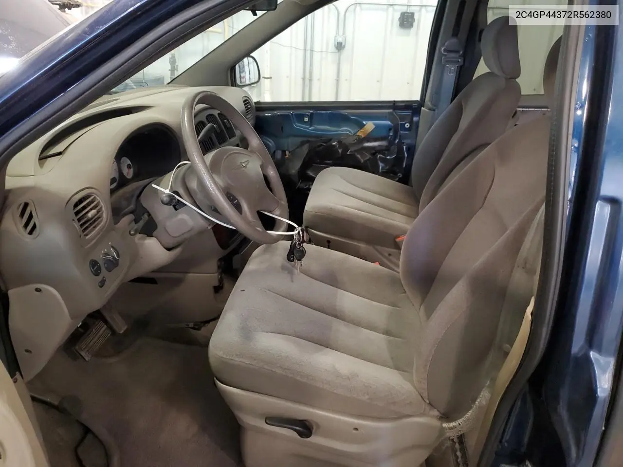 2002 Chrysler Town & Country Lx VIN: 2C4GP44372R562380 Lot: 56752925