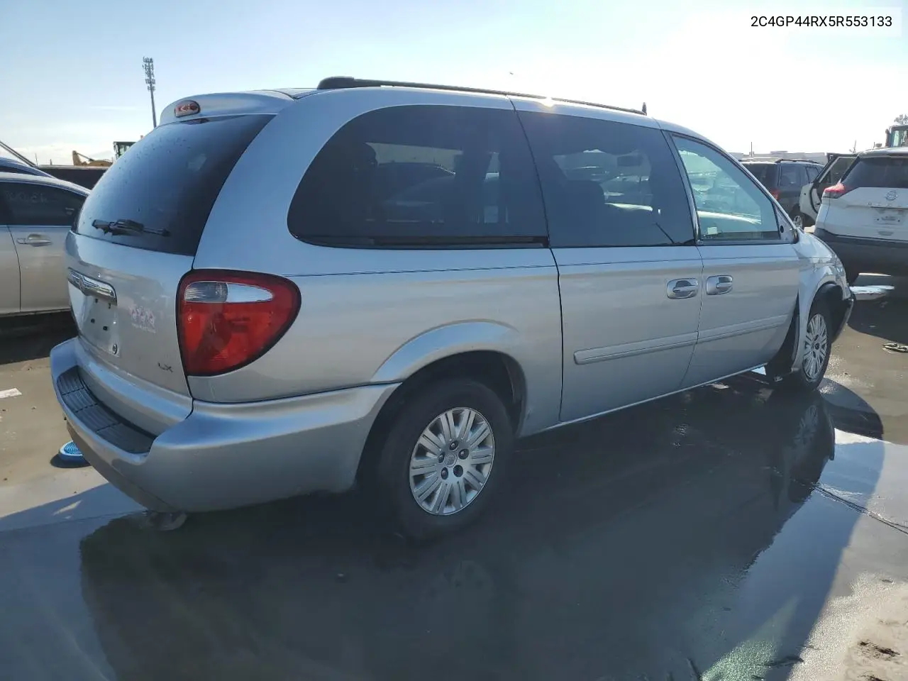 2005 Chrysler Town & Country Lx VIN: 2C4GP44RX5R553133 Lot: 46143045
