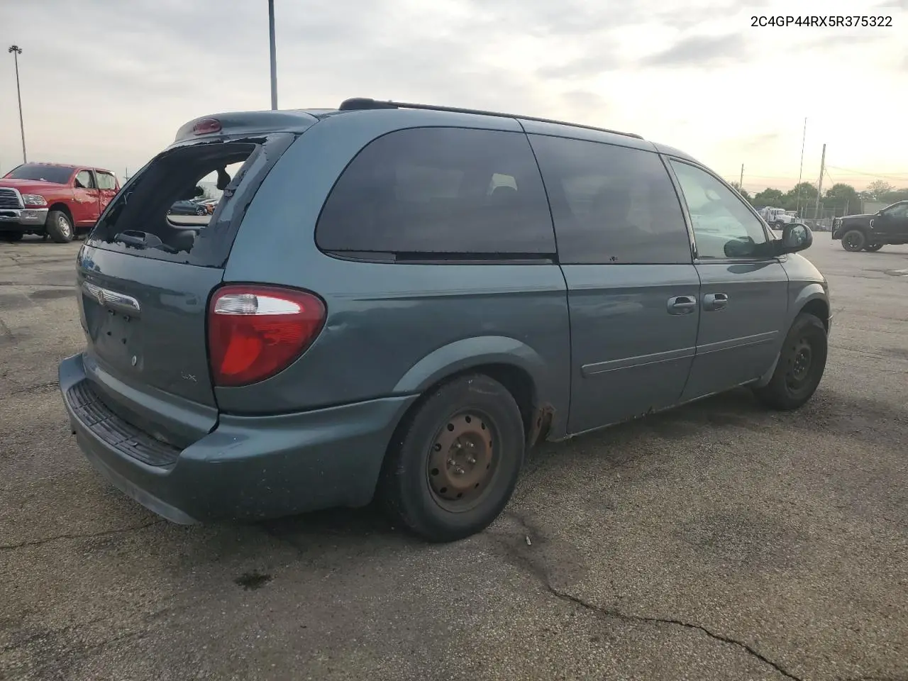 2005 Chrysler Town & Country Lx VIN: 2C4GP44RX5R375322 Lot: 56006685