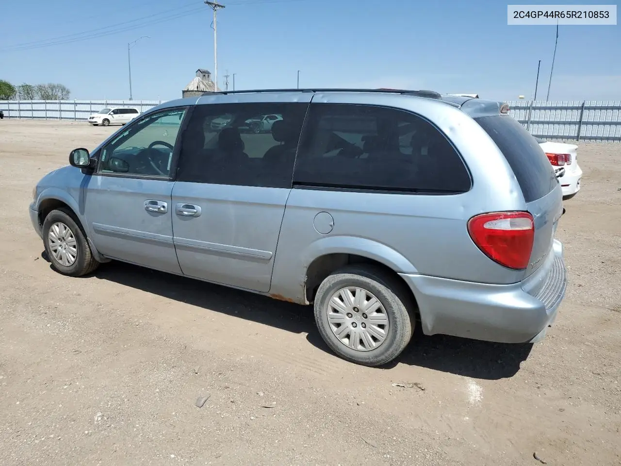 2005 Chrysler Town & Country Lx VIN: 2C4GP44R65R210853 Lot: 56538065