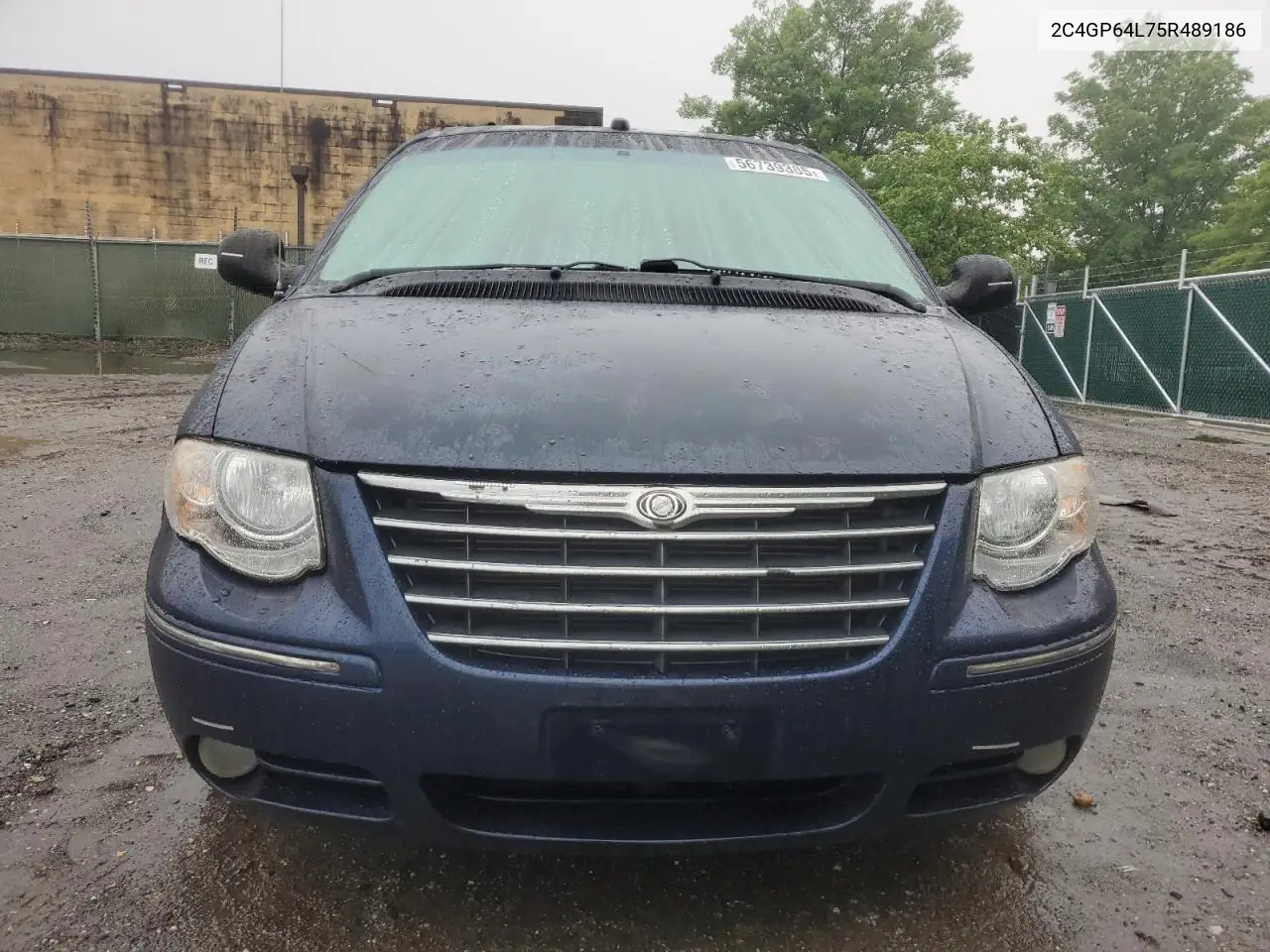 2005 Chrysler Town & Country Limited VIN: 2C4GP64L75R489186 Lot: 56739385