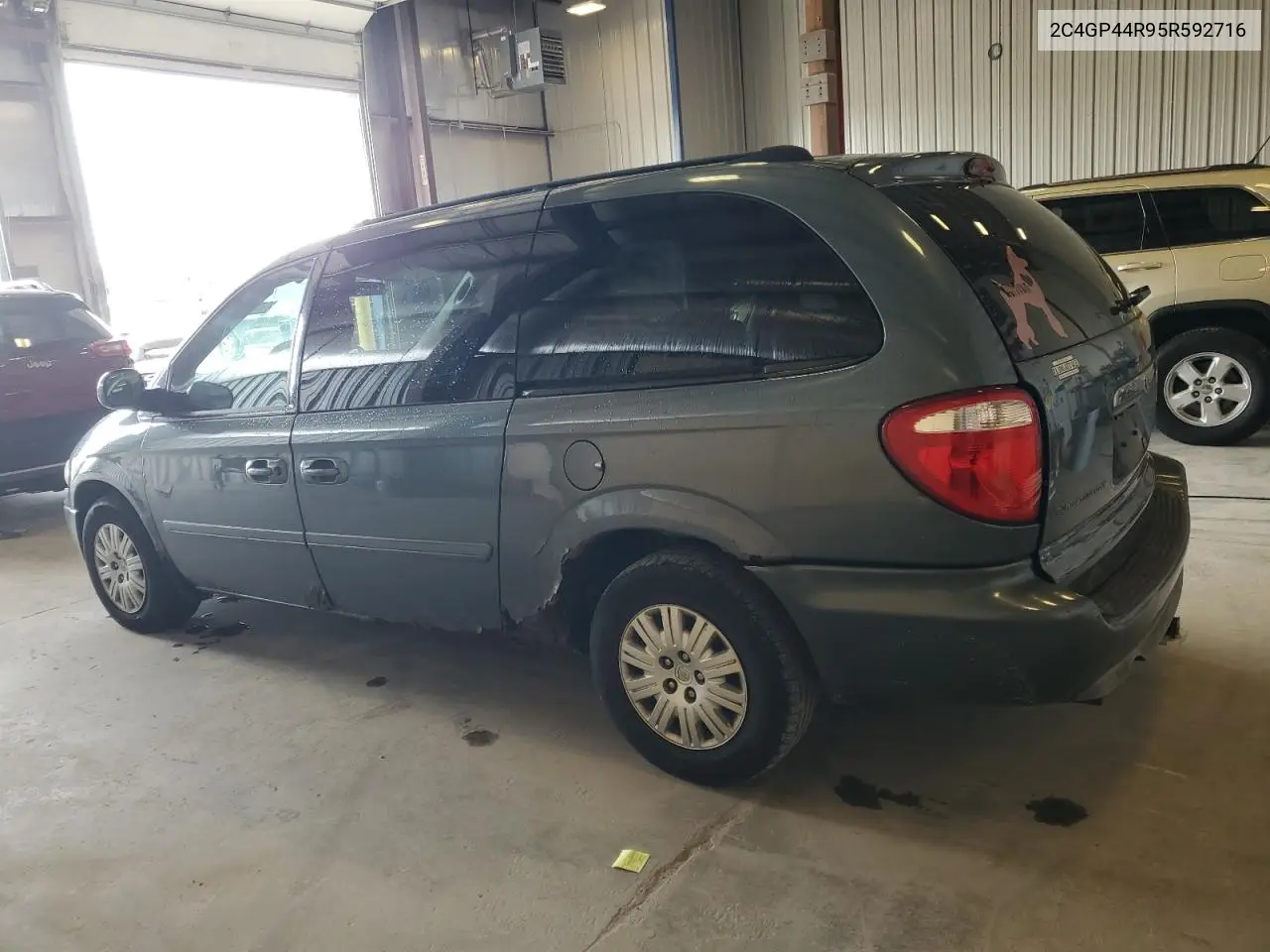 2005 Chrysler Town & Country Lx VIN: 2C4GP44R95R592716 Lot: 60029815