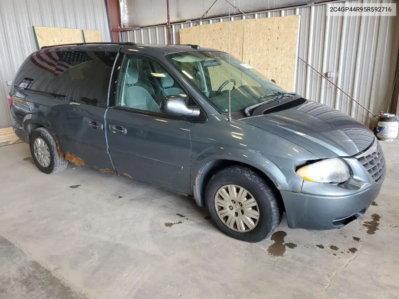 2005 Chrysler Town & Country Lx VIN: 2C4GP44R95R592716 Lot: 60029815