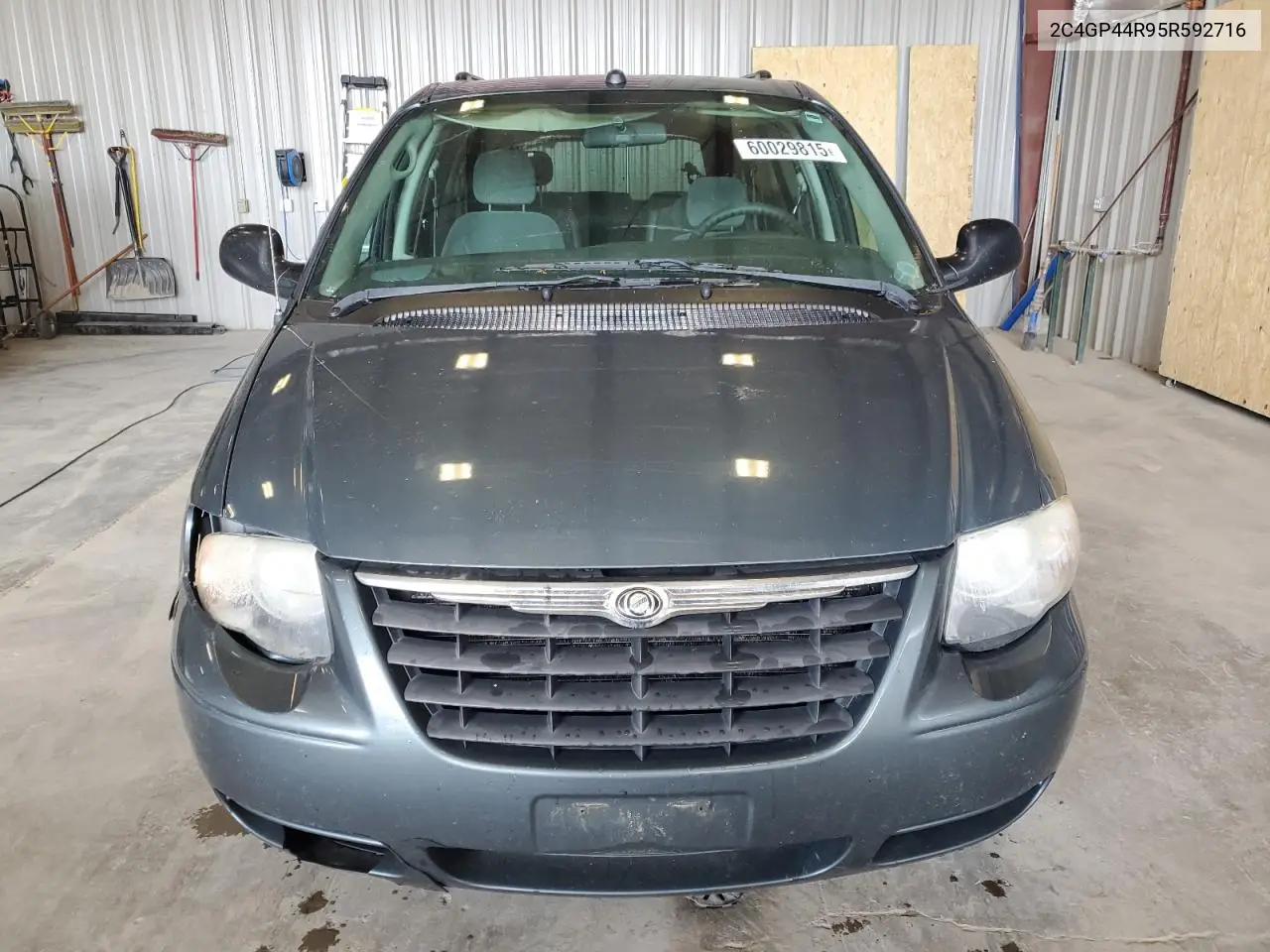 2005 Chrysler Town & Country Lx VIN: 2C4GP44R95R592716 Lot: 60029815