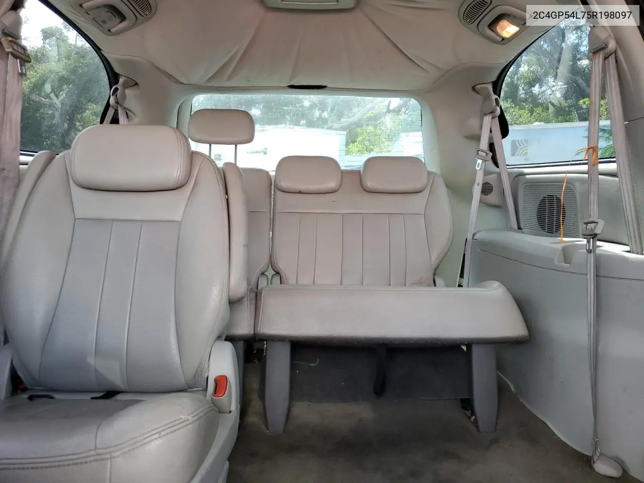 2005 Chrysler Town & Country Touring VIN: 2C4GP54L75R198097 Lot: 60700835