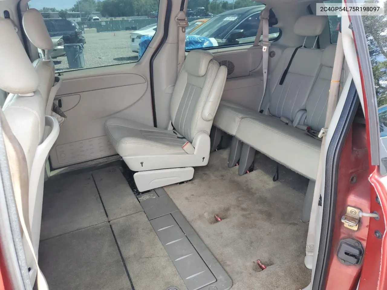 2005 Chrysler Town & Country Touring VIN: 2C4GP54L75R198097 Lot: 60700835
