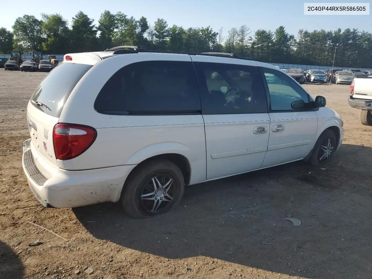 2005 Chrysler Town & Country Lx VIN: 2C4GP44RX5R586505 Lot: 62145725
