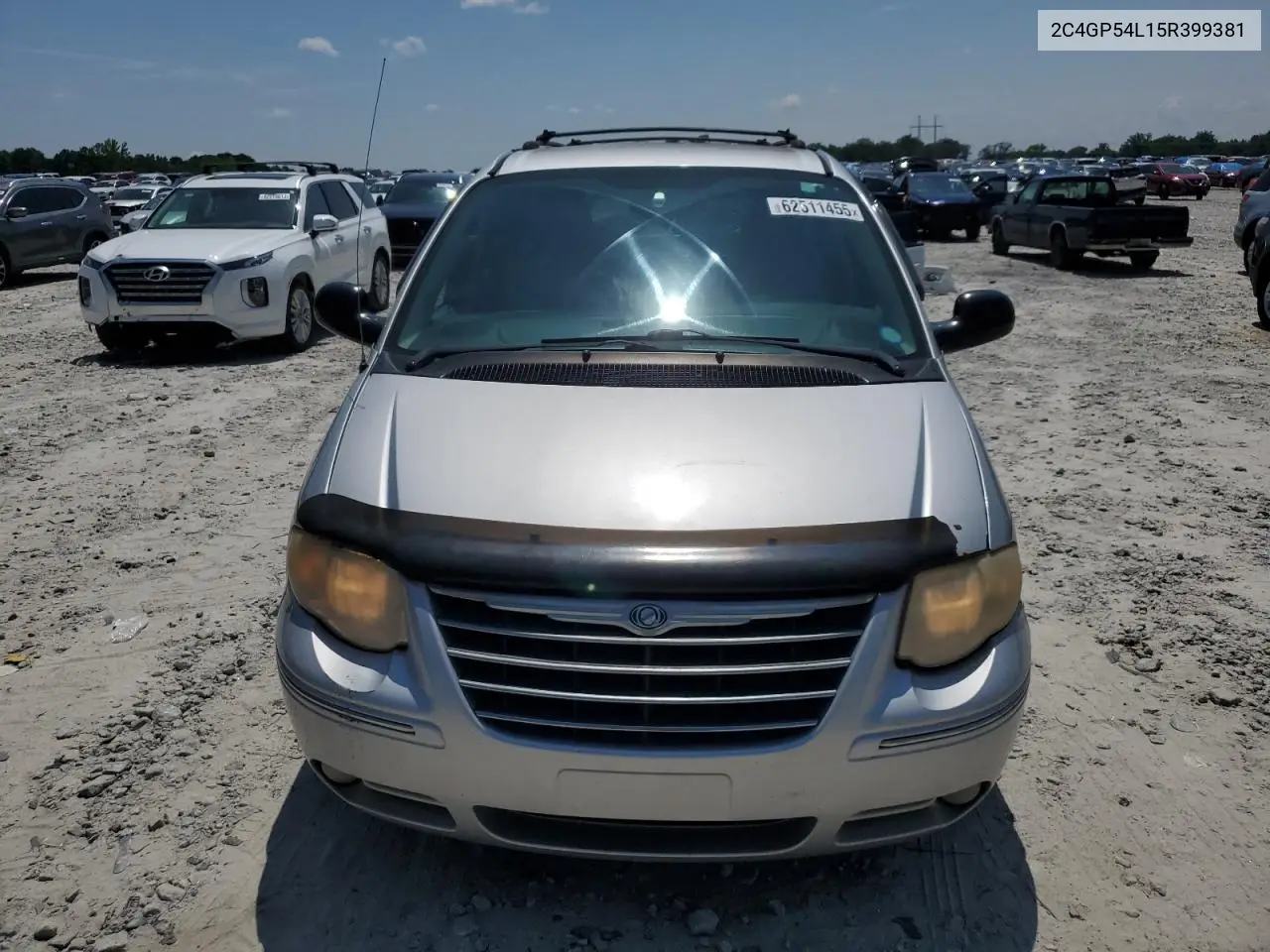 2005 Chrysler Town & Country Touring VIN: 2C4GP54L15R399381 Lot: 62511455