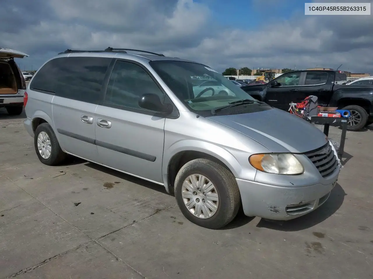 2005 Chrysler Town & Country VIN: 1C4GP45R55B263315 Lot: 62827265