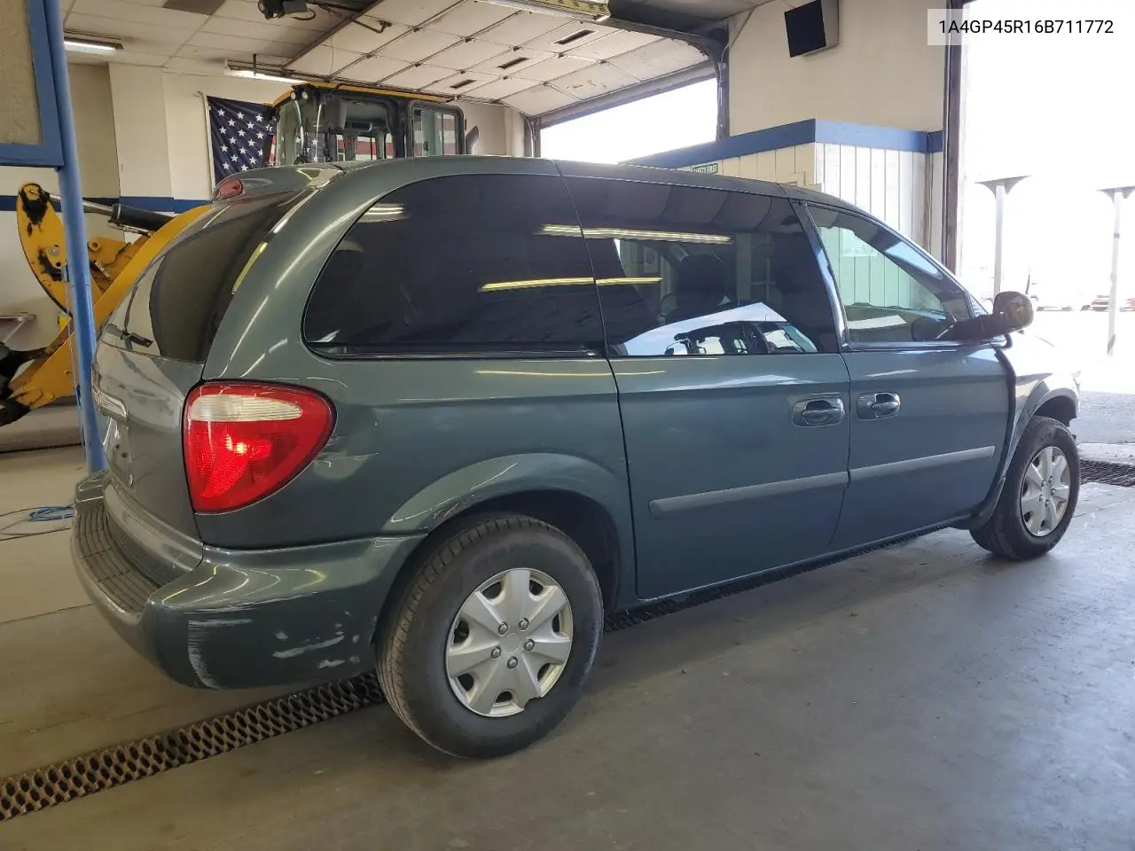 2006 Chrysler Town & Country VIN: 1A4GP45R16B711772 Lot: 62130575