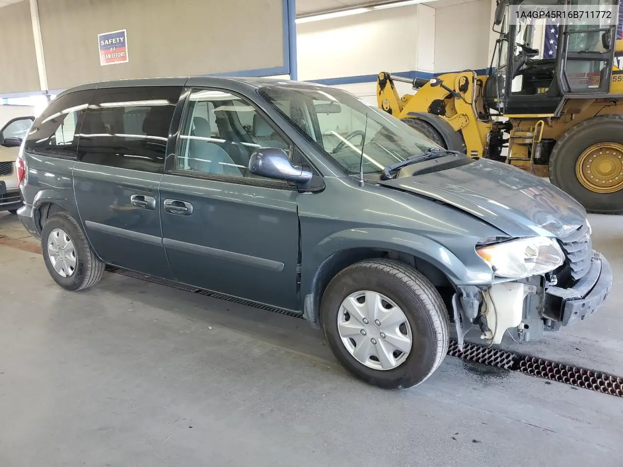 2006 Chrysler Town & Country VIN: 1A4GP45R16B711772 Lot: 62130575