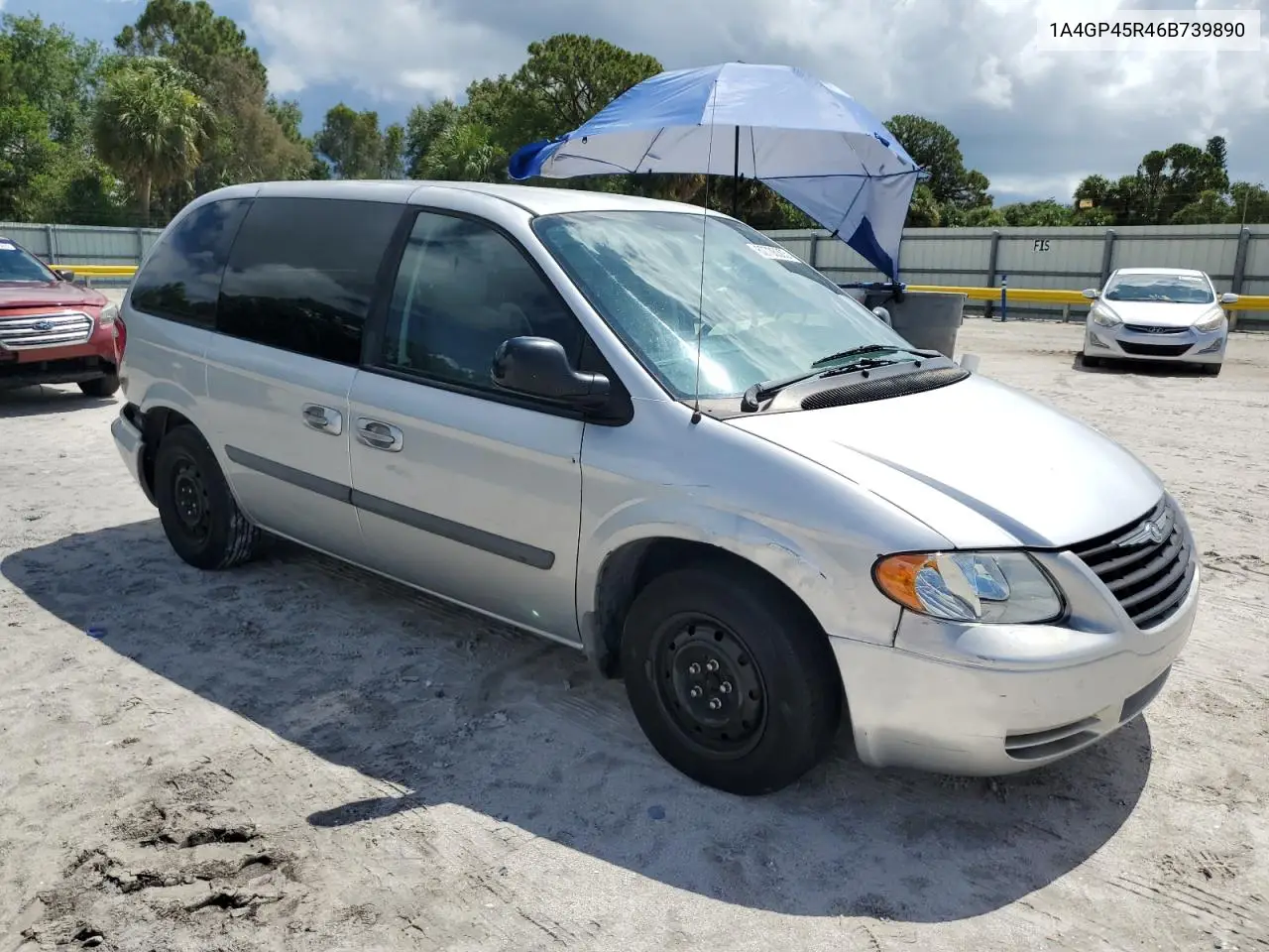 2006 Chrysler Town & Country VIN: 1A4GP45R46B739890 Lot: 62736305