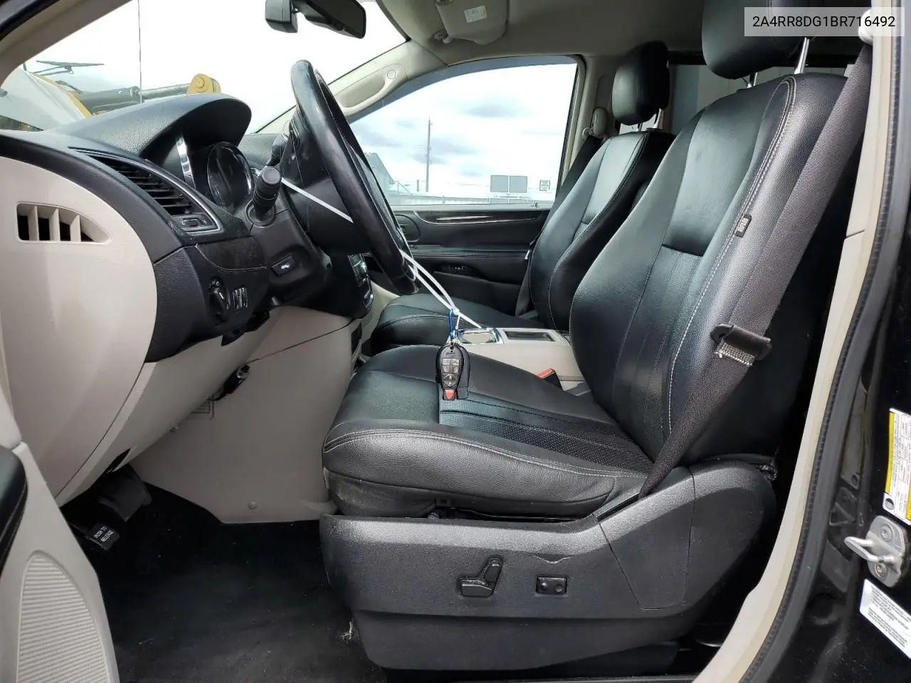 2011 Chrysler Town & Country Touring L VIN: 2A4RR8DG1BR716492 Lot: 56987445