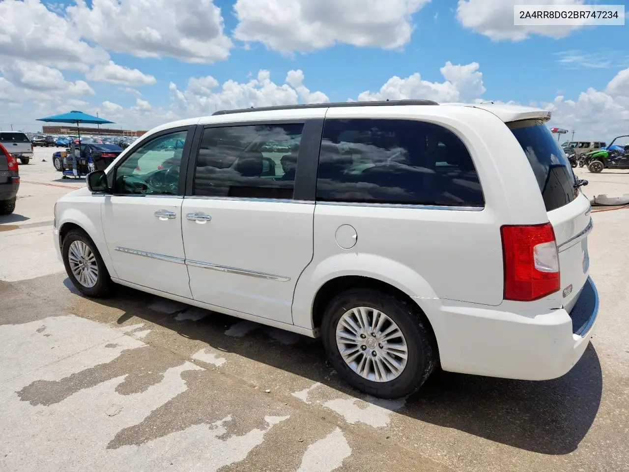 2011 Chrysler Town & Country Touring L VIN: 2A4RR8DG2BR747234 Lot: 62651555