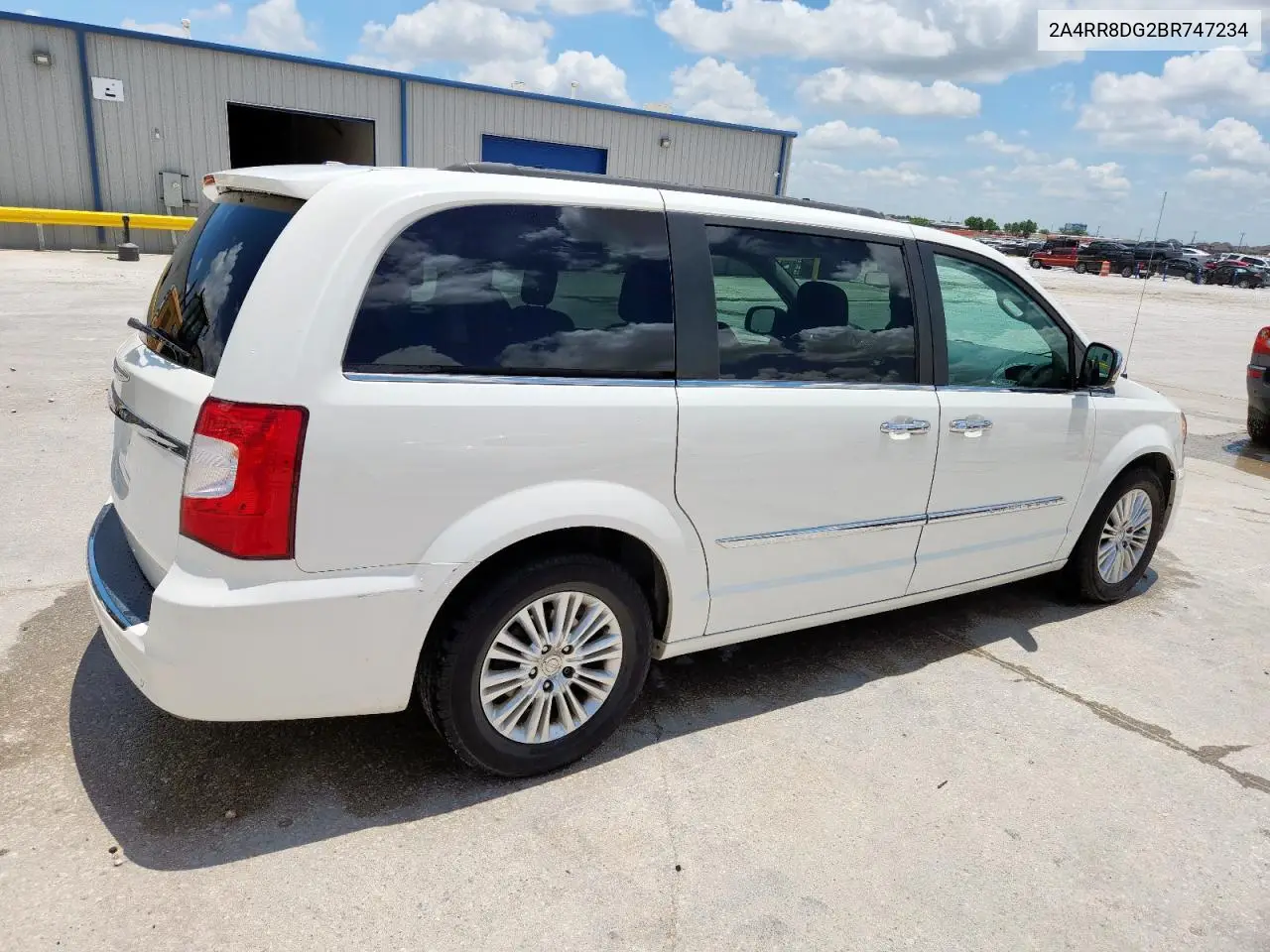 2011 Chrysler Town & Country Touring L VIN: 2A4RR8DG2BR747234 Lot: 62651555