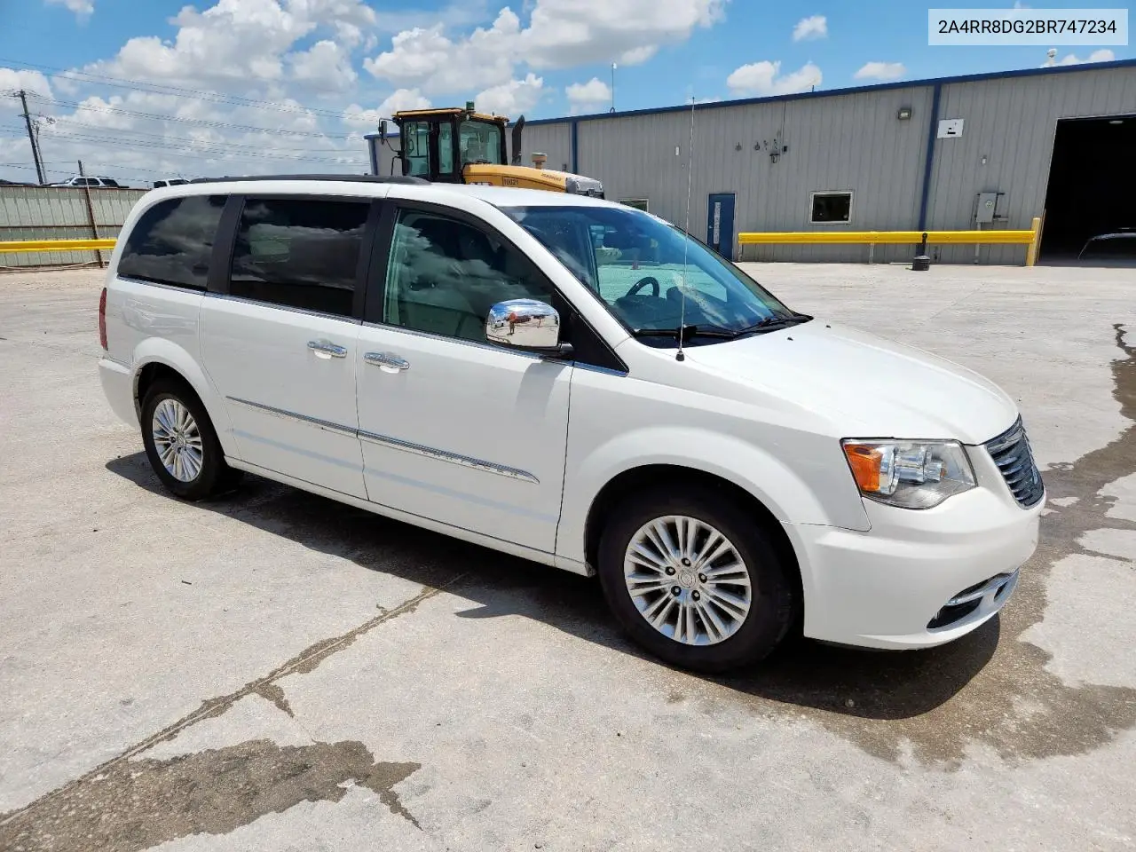 2011 Chrysler Town & Country Touring L VIN: 2A4RR8DG2BR747234 Lot: 62651555