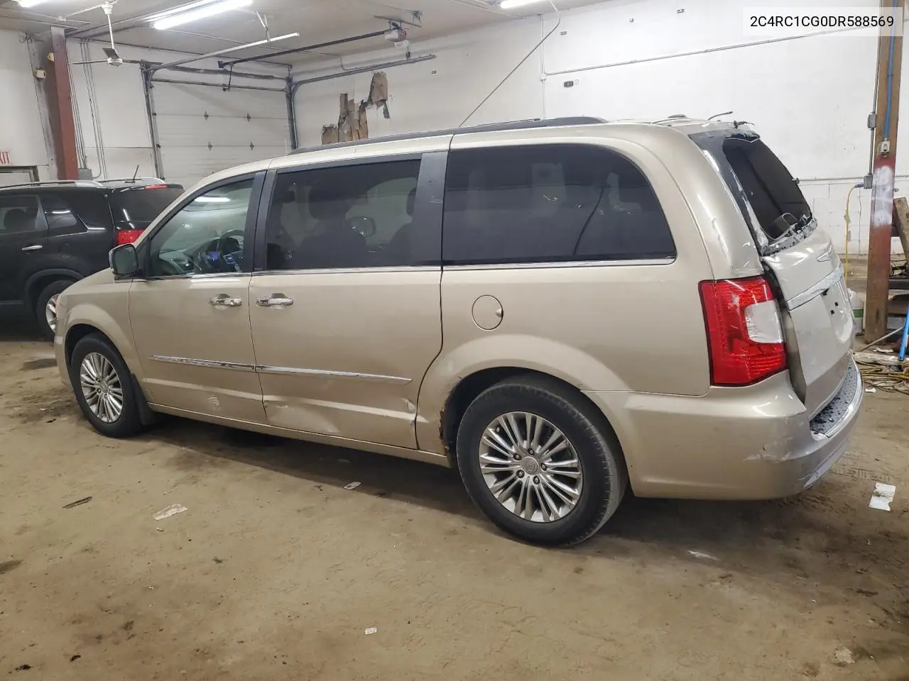 2013 Chrysler Town & Country Touring L VIN: 2C4RC1CG0DR588569 Lot: 56395275