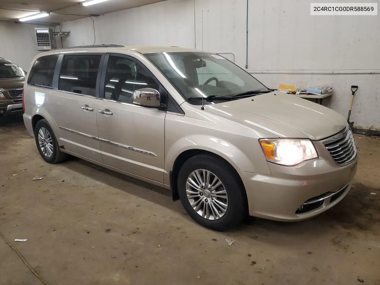 2013 Chrysler Town & Country Touring L VIN: 2C4RC1CG0DR588569 Lot: 56395275