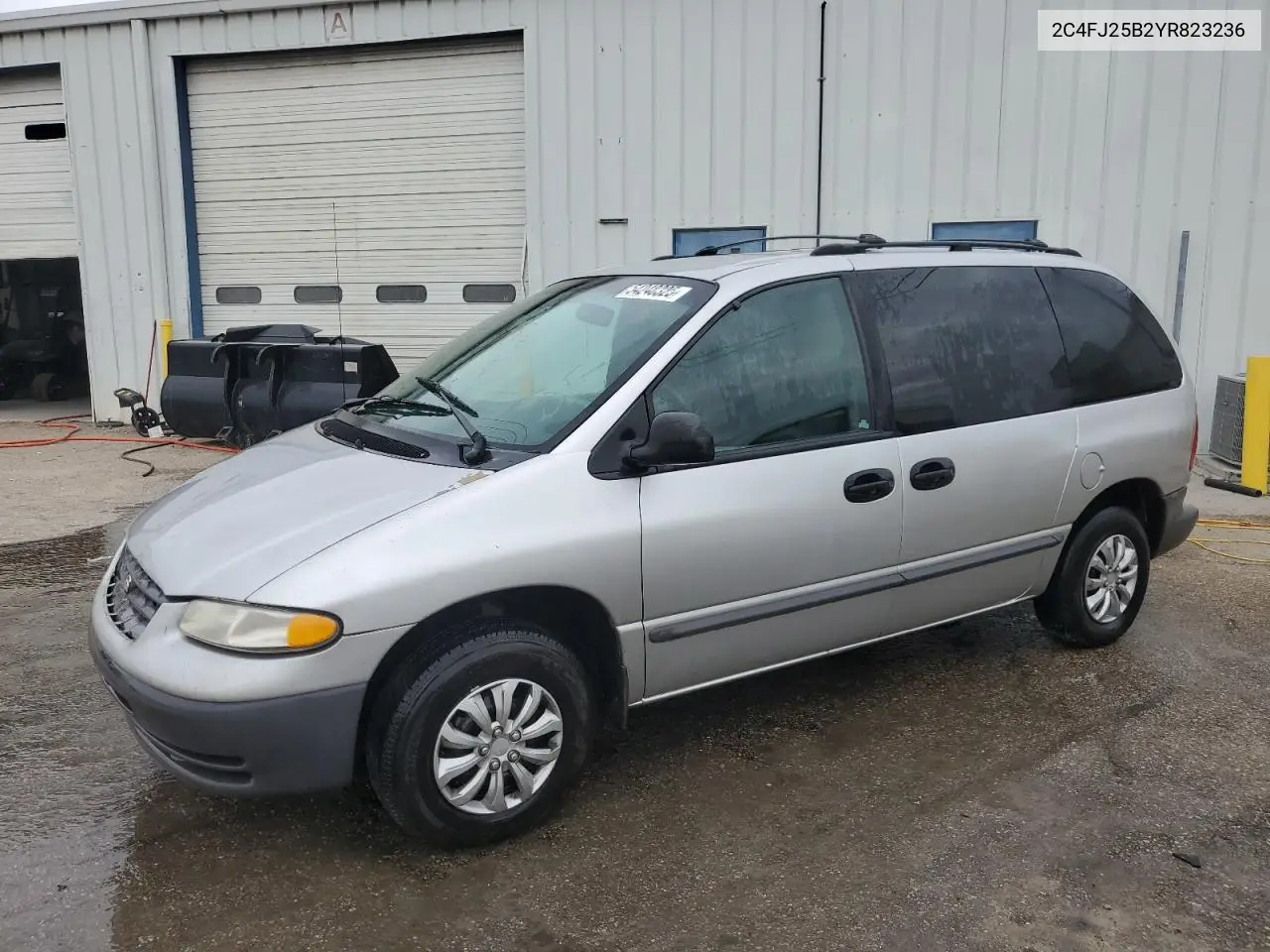 2000 Chrysler Voyager VIN: 2C4FJ25B2YR823236 Lot: 54248325