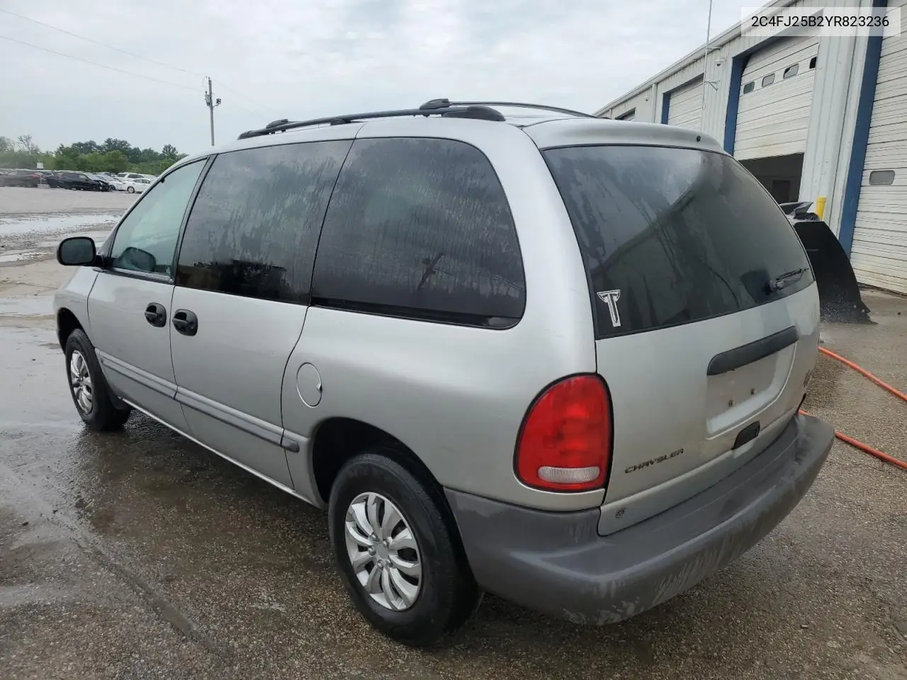 2000 Chrysler Voyager VIN: 2C4FJ25B2YR823236 Lot: 54248325