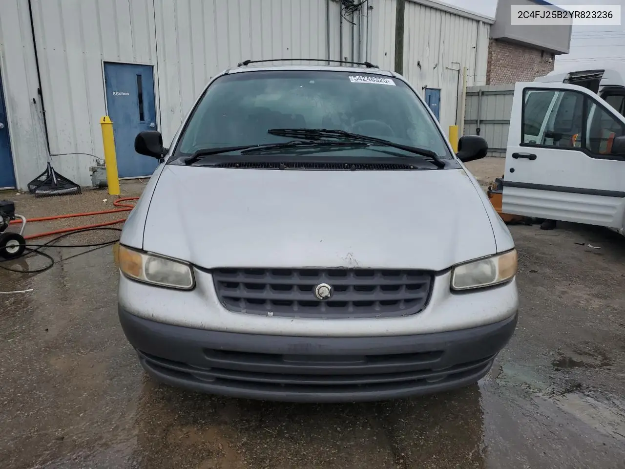 2000 Chrysler Voyager VIN: 2C4FJ25B2YR823236 Lot: 54248325