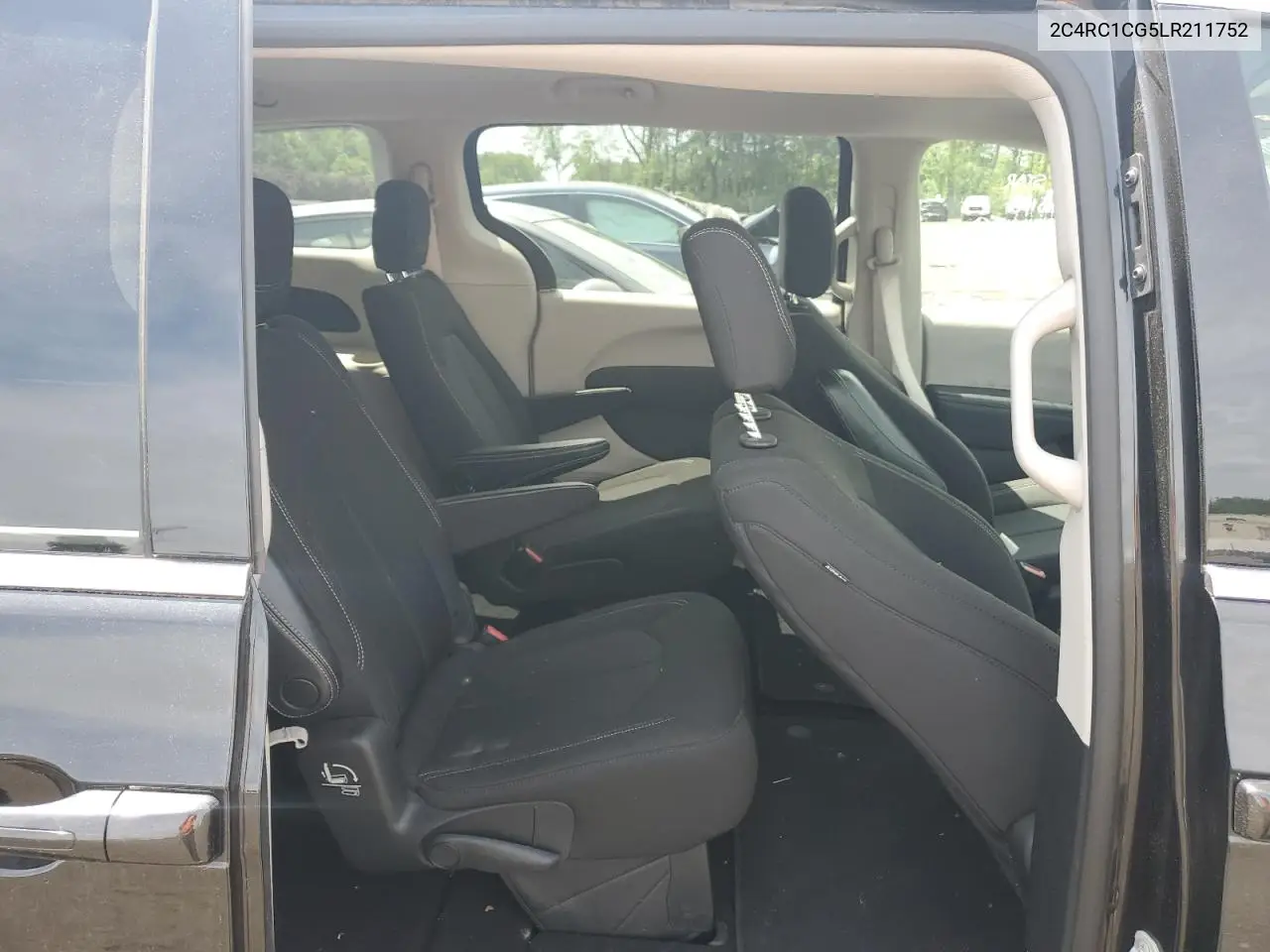 2020 Chrysler Voyager Lx VIN: 2C4RC1CG5LR211752 Lot: 62720455
