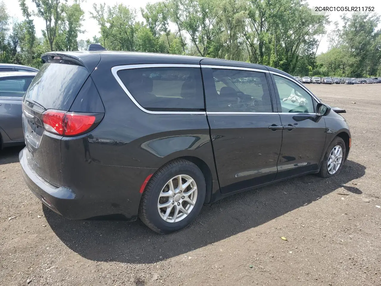 2020 Chrysler Voyager Lx VIN: 2C4RC1CG5LR211752 Lot: 62720455