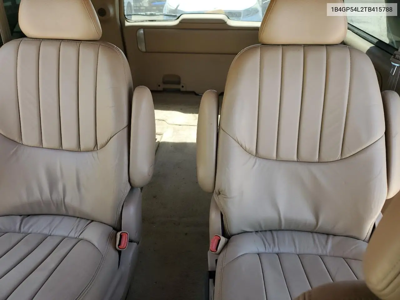 1996 Dodge Grand Caravan Le VIN: 1B4GP54L2TB415788 Lot: 61876575