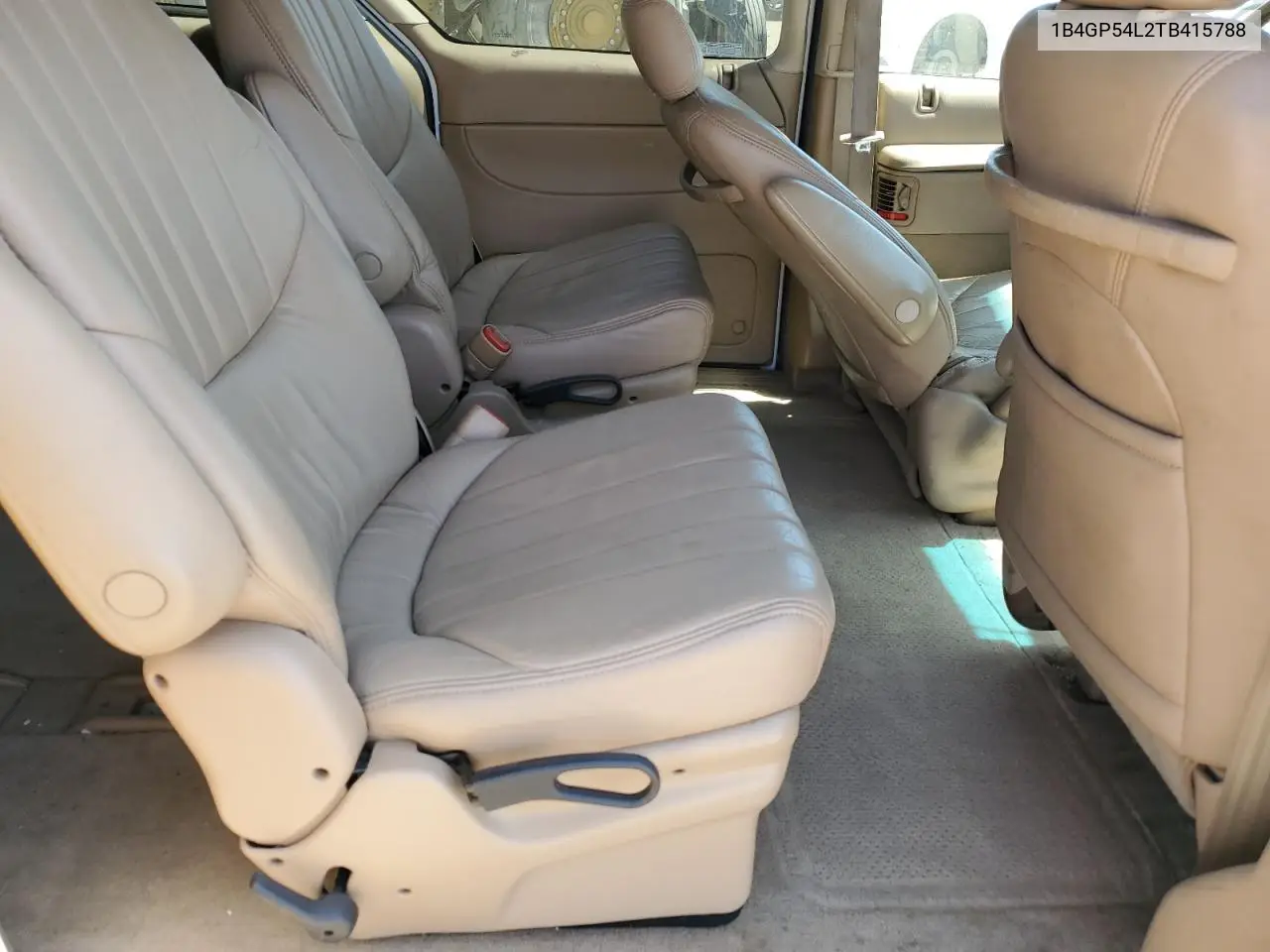 1996 Dodge Grand Caravan Le VIN: 1B4GP54L2TB415788 Lot: 61876575