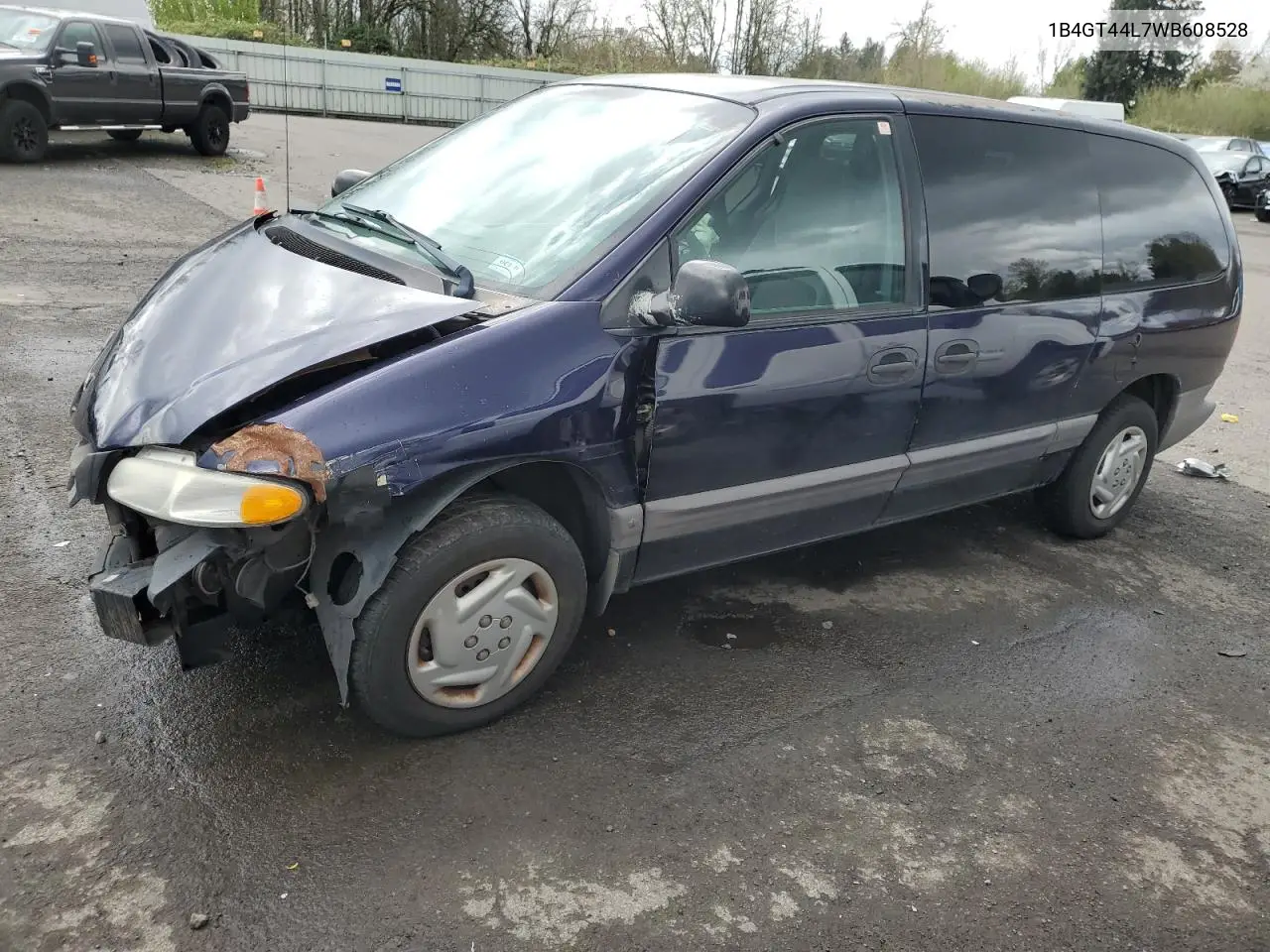 1998 Dodge Grand Caravan Se VIN: 1B4GT44L7WB608528 Lot: 52209395