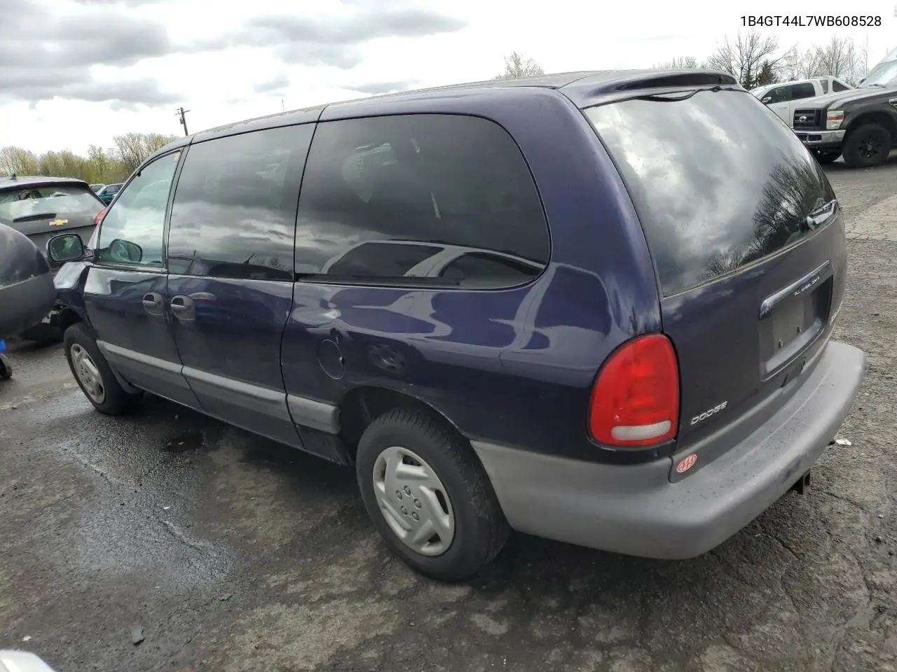 1998 Dodge Grand Caravan Se VIN: 1B4GT44L7WB608528 Lot: 52209395