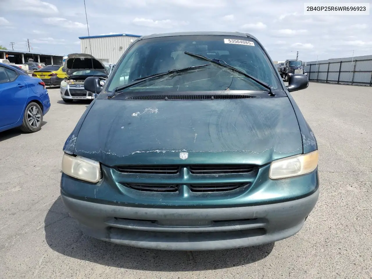 1998 Dodge Caravan VIN: 2B4GP25R6WR696923 Lot: 53504085