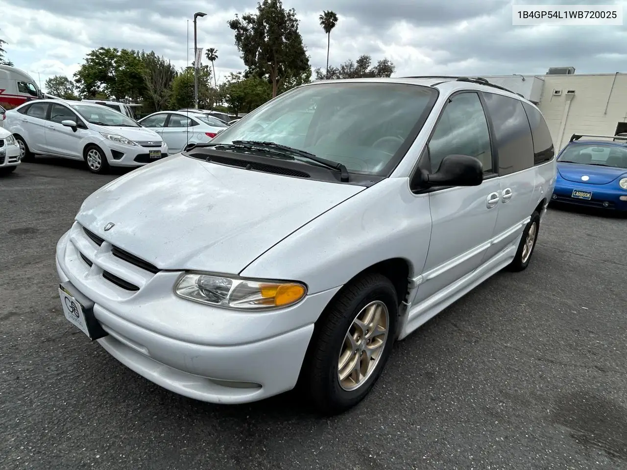 1998 Dodge Grand Caravan Le VIN: 1B4GP54L1WB720025 Lot: 55103445