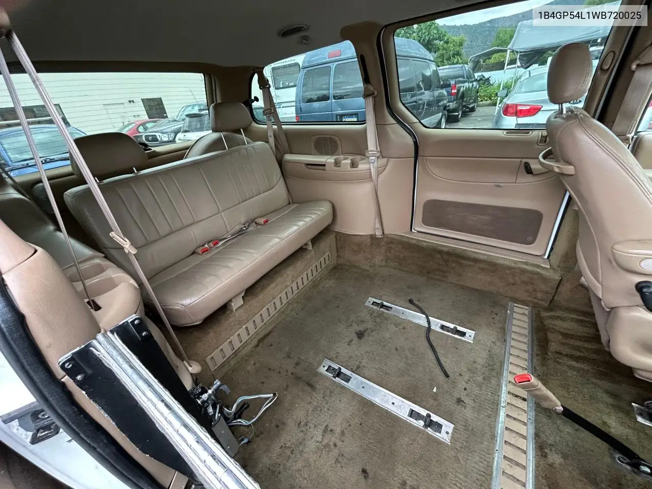 1998 Dodge Grand Caravan Le VIN: 1B4GP54L1WB720025 Lot: 55103445