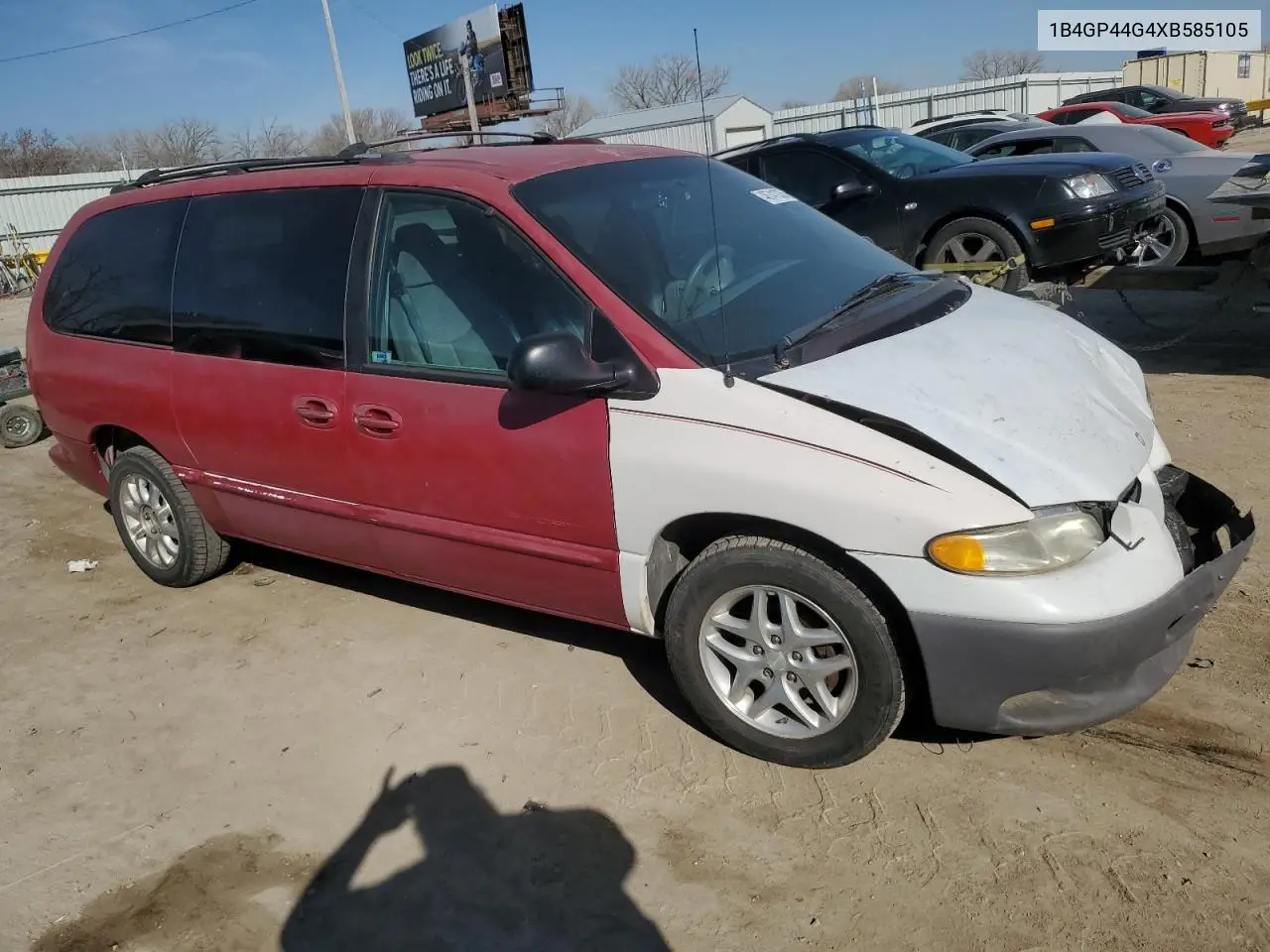 1999 Dodge Grand Caravan Se VIN: 1B4GP44G4XB585105 Lot: 48741035