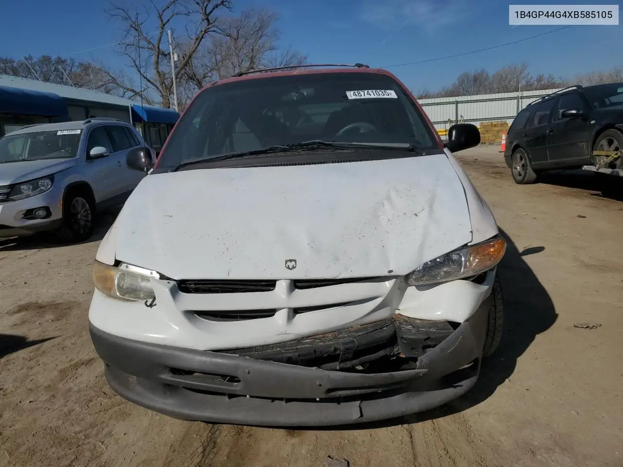 1999 Dodge Grand Caravan Se VIN: 1B4GP44G4XB585105 Lot: 48741035