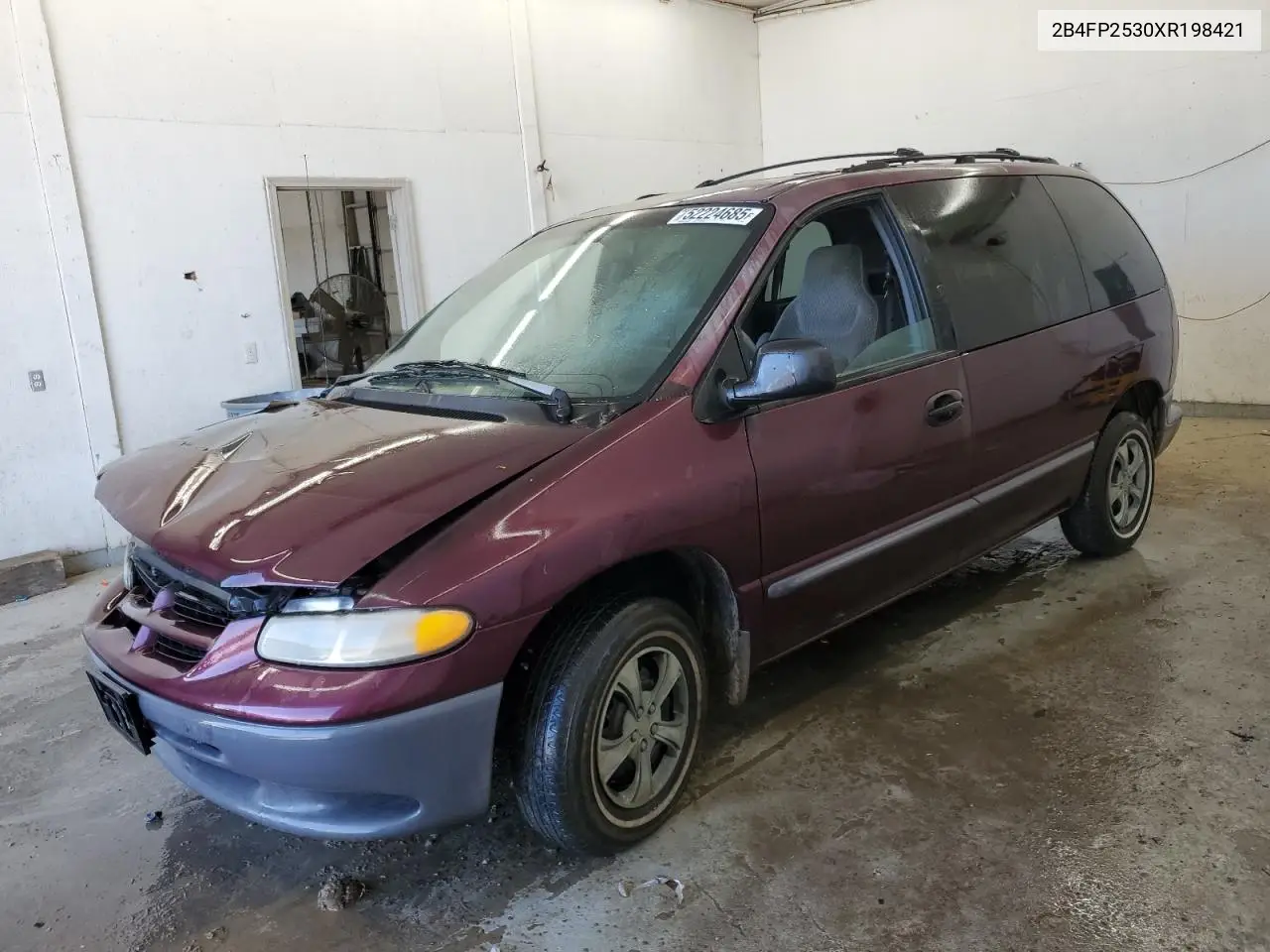1999 Dodge Caravan VIN: 2B4FP2530XR198421 Lot: 52224685