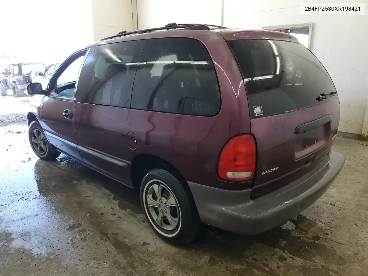 1999 Dodge Caravan VIN: 2B4FP2530XR198421 Lot: 52224685
