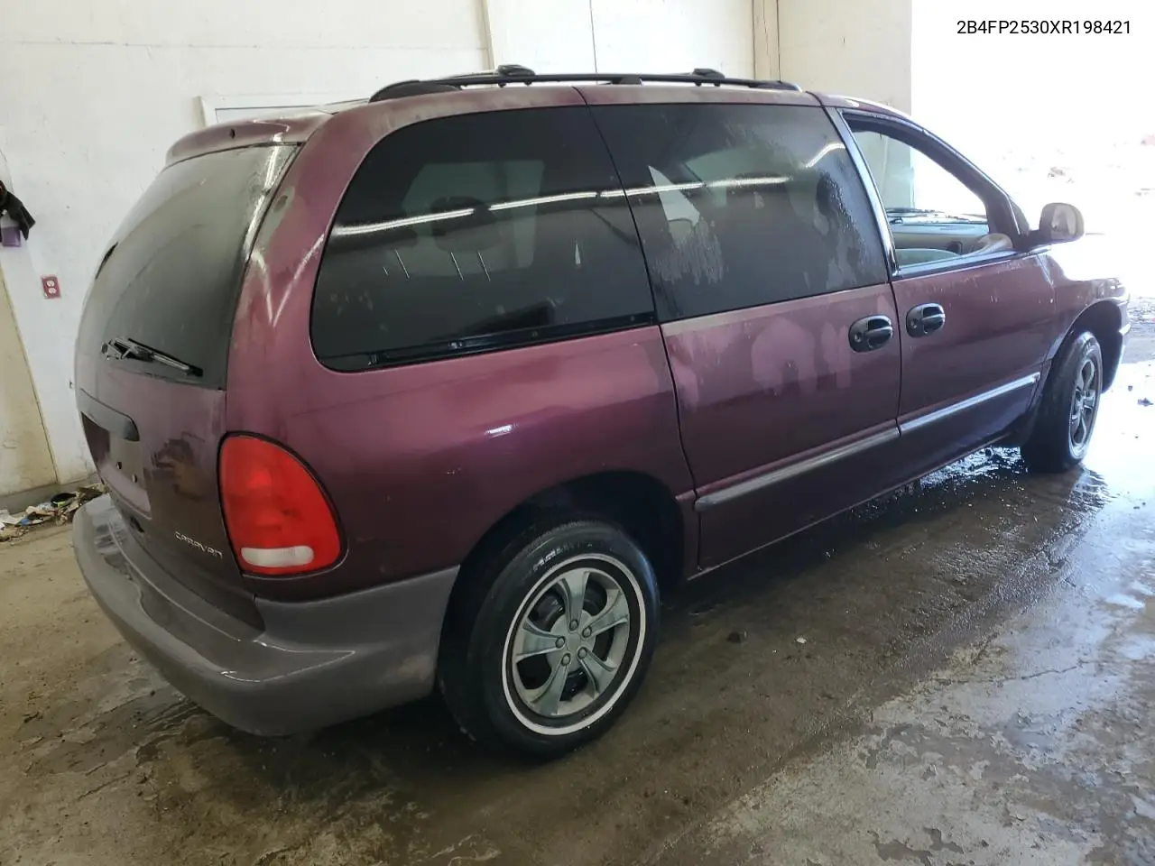 1999 Dodge Caravan VIN: 2B4FP2530XR198421 Lot: 52224685