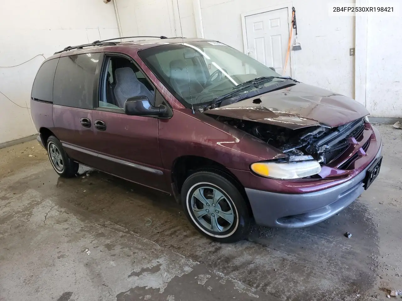1999 Dodge Caravan VIN: 2B4FP2530XR198421 Lot: 52224685
