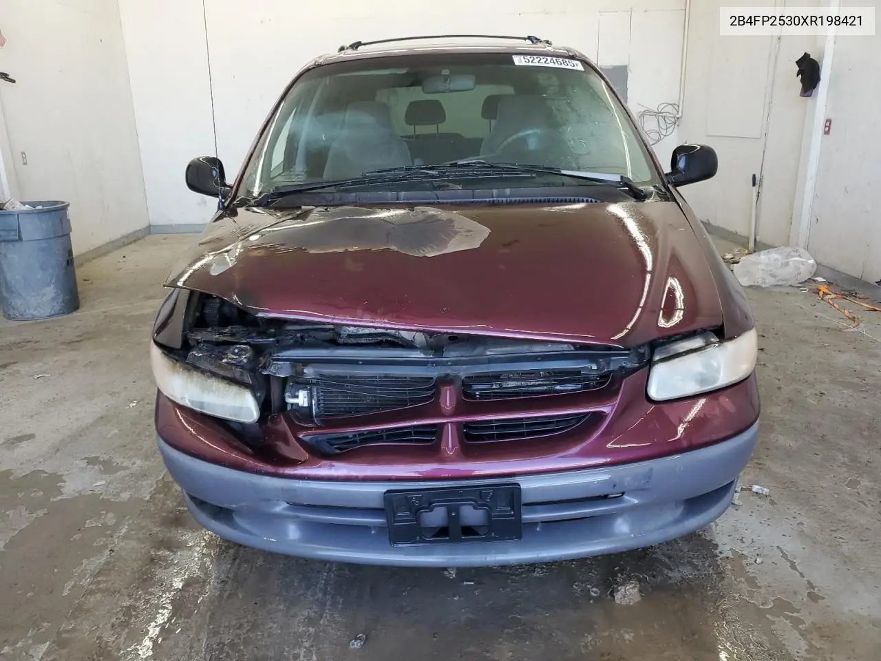 1999 Dodge Caravan VIN: 2B4FP2530XR198421 Lot: 52224685