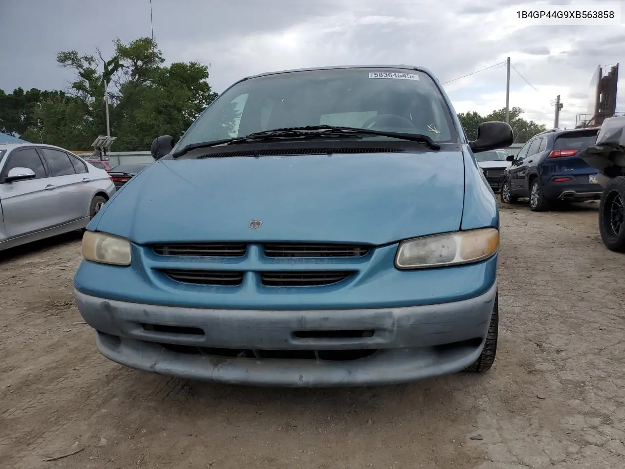 1999 Dodge Grand Caravan Se VIN: 1B4GP44G9XB563858 Lot: 58364545