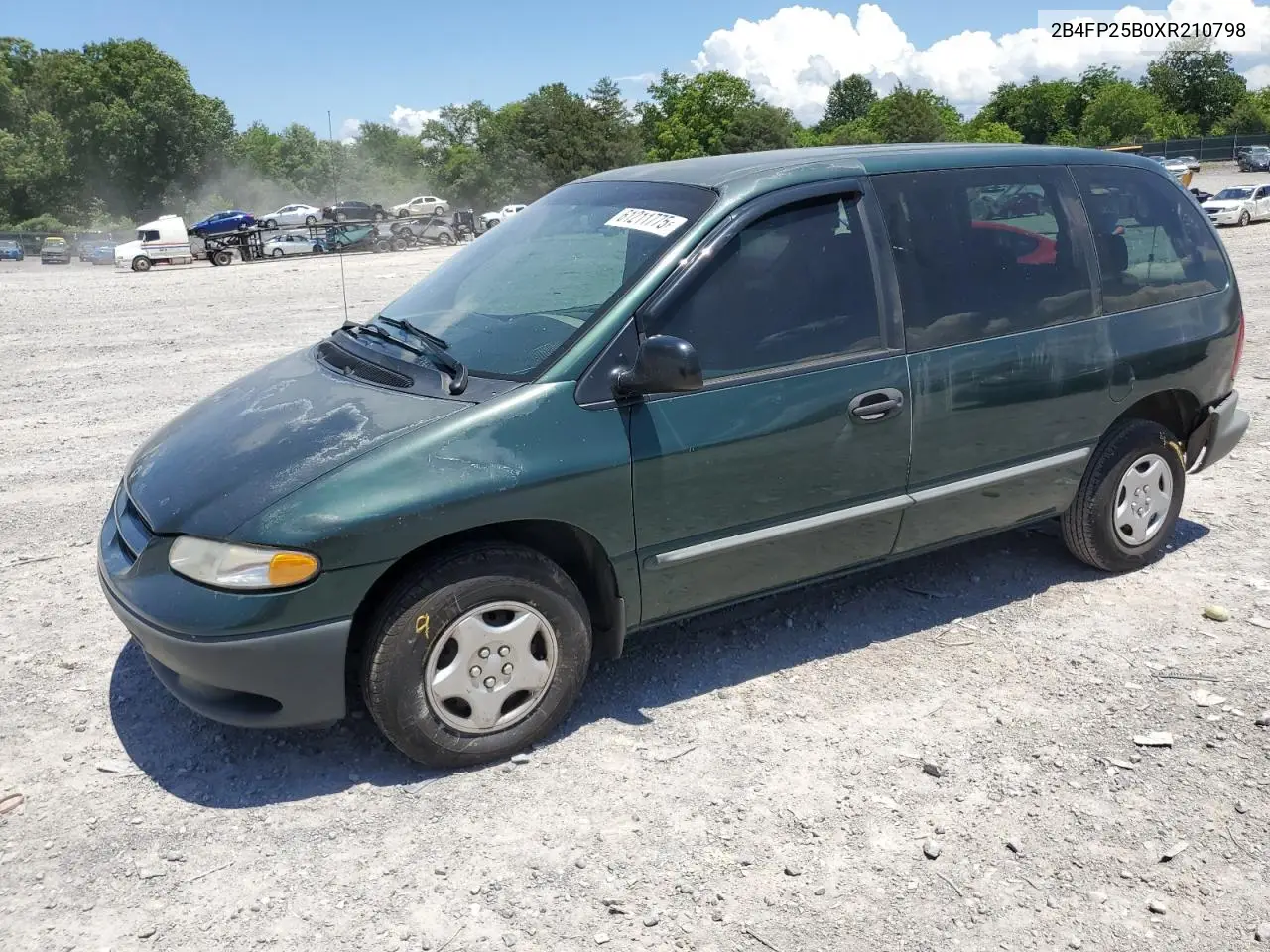 1999 Dodge Caravan VIN: 2B4FP25B0XR210798 Lot: 61211775