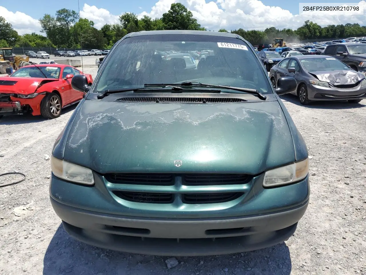 1999 Dodge Caravan VIN: 2B4FP25B0XR210798 Lot: 61211775