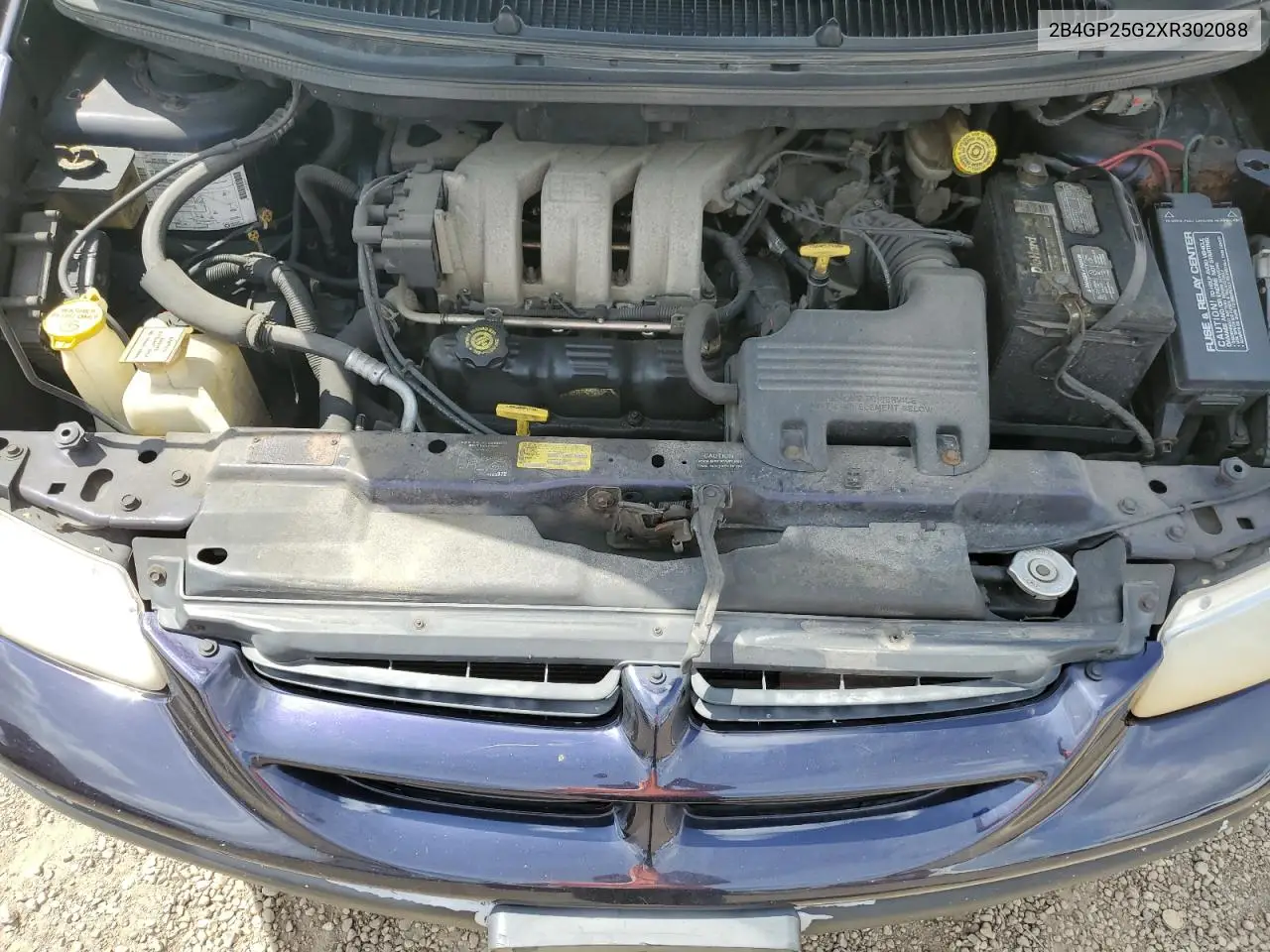 1999 Dodge Caravan VIN: 2B4GP25G2XR302088 Lot: 63012035