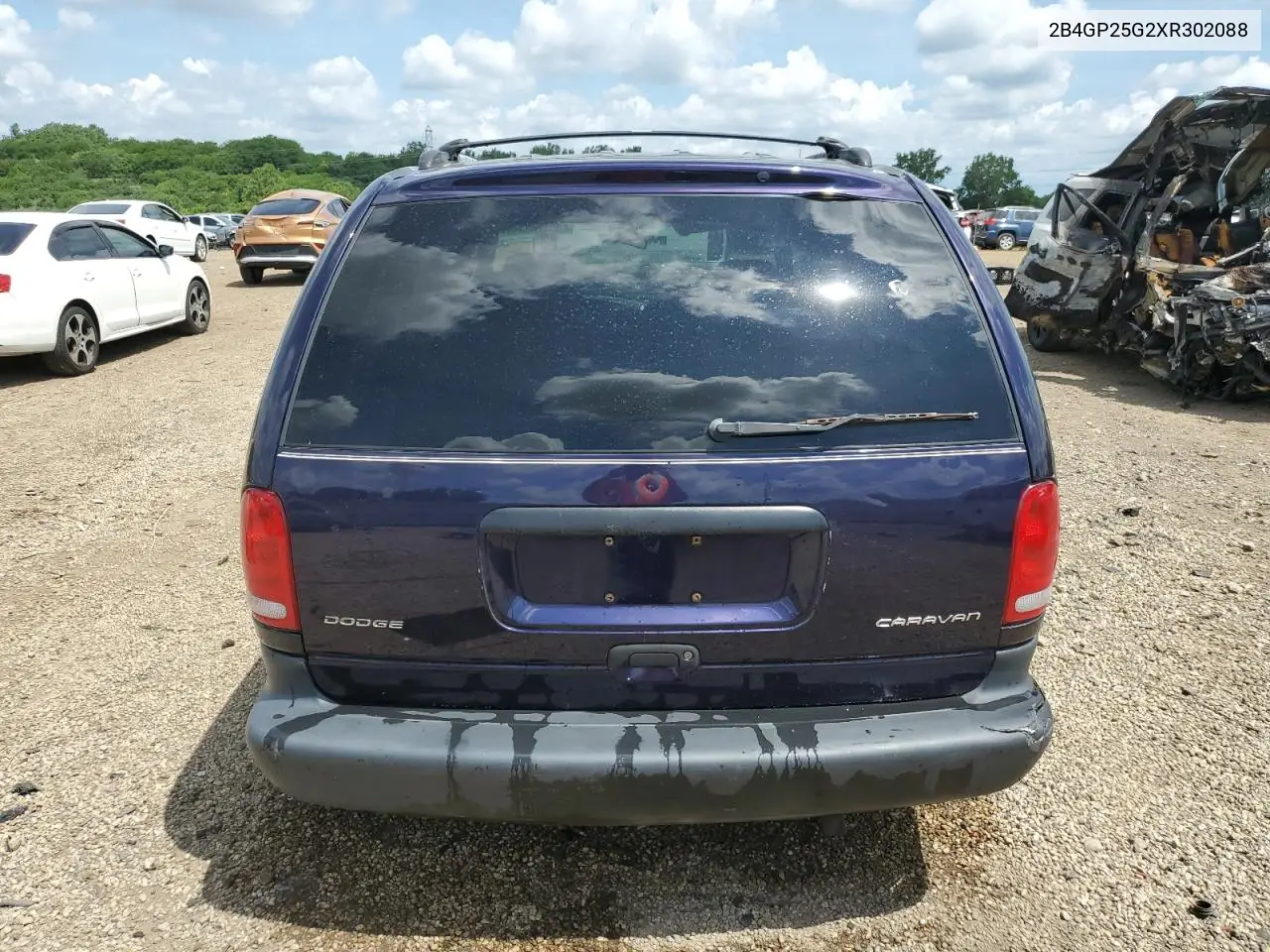 1999 Dodge Caravan VIN: 2B4GP25G2XR302088 Lot: 63012035