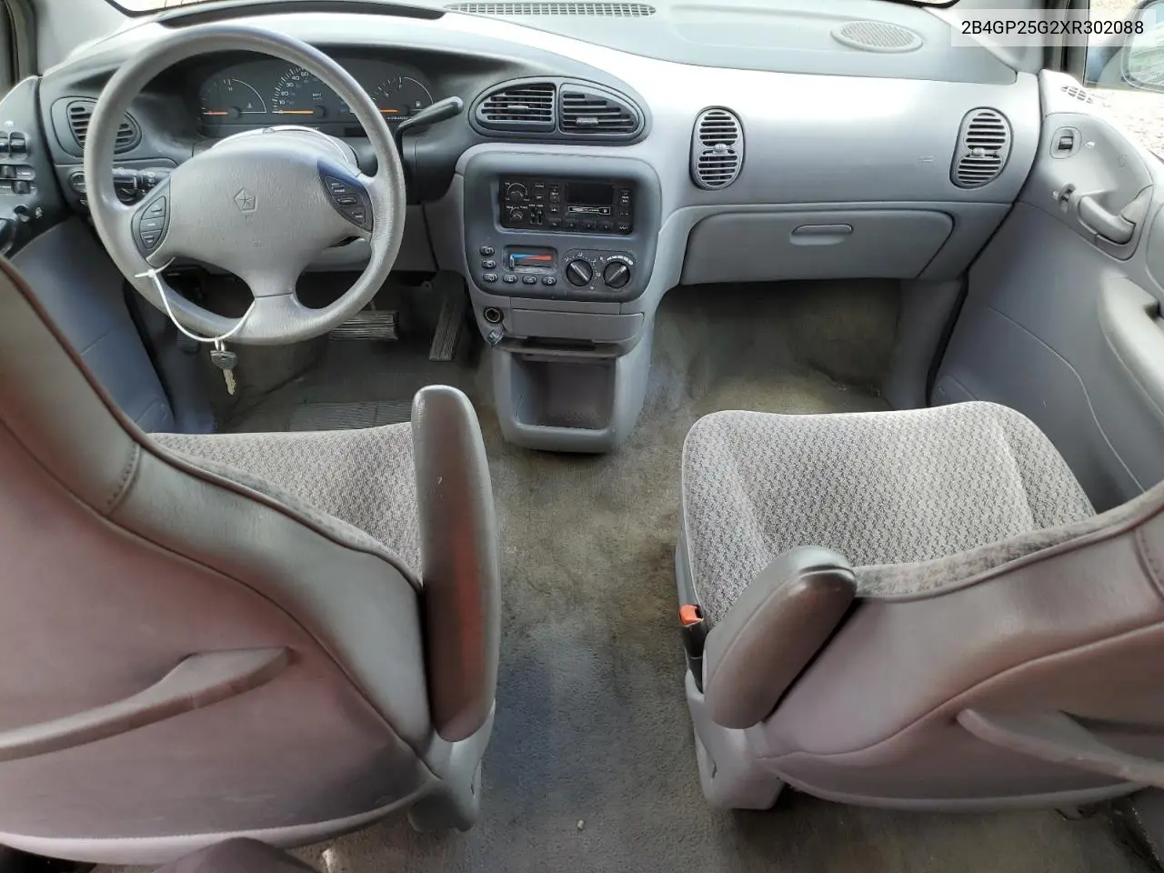 1999 Dodge Caravan VIN: 2B4GP25G2XR302088 Lot: 63012035
