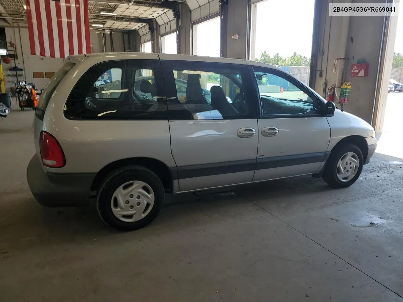 2000 Dodge Caravan Se VIN: 2B4GP45G6YR669041 Lot: 56864805