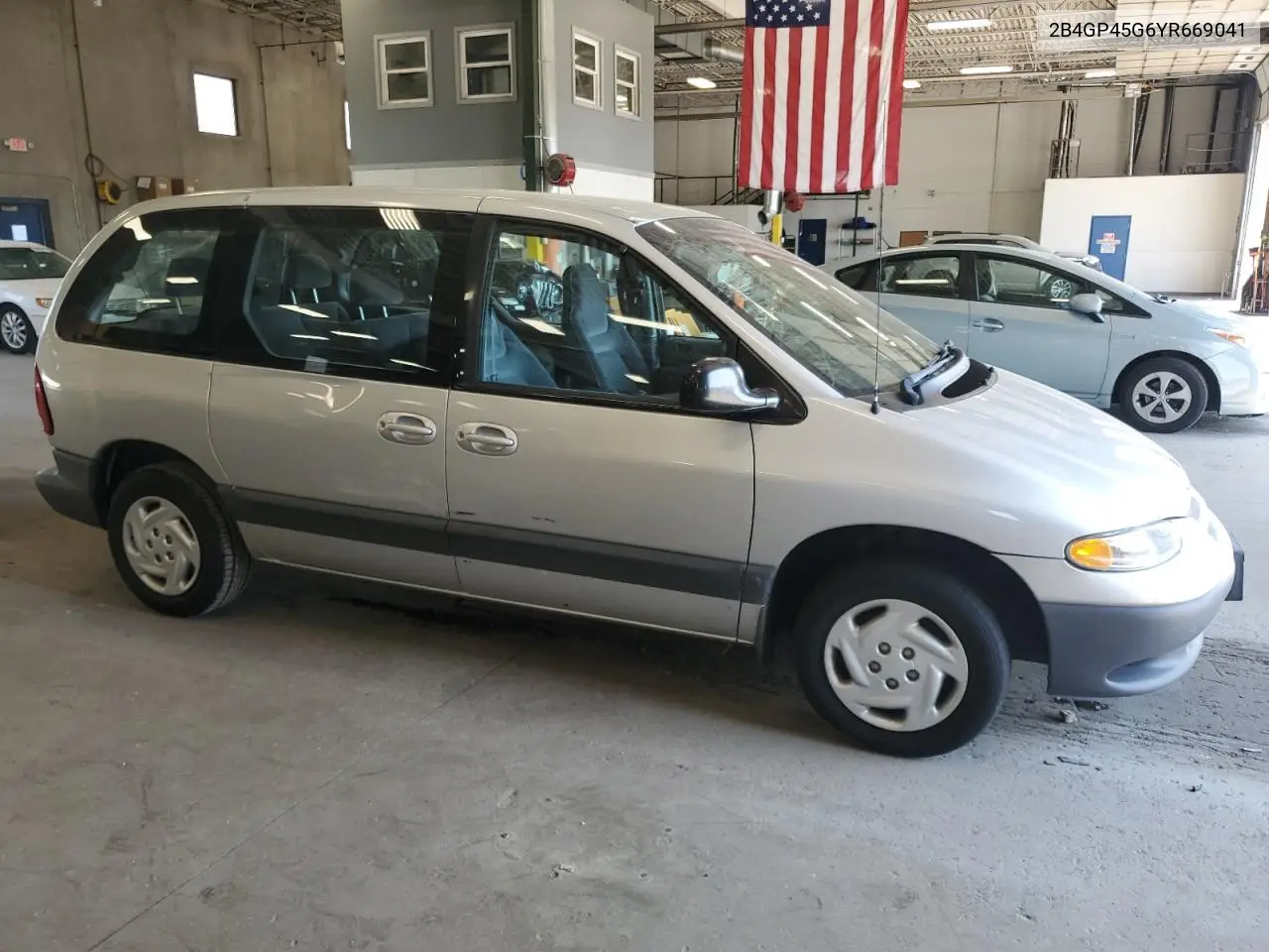 2000 Dodge Caravan Se VIN: 2B4GP45G6YR669041 Lot: 56864805