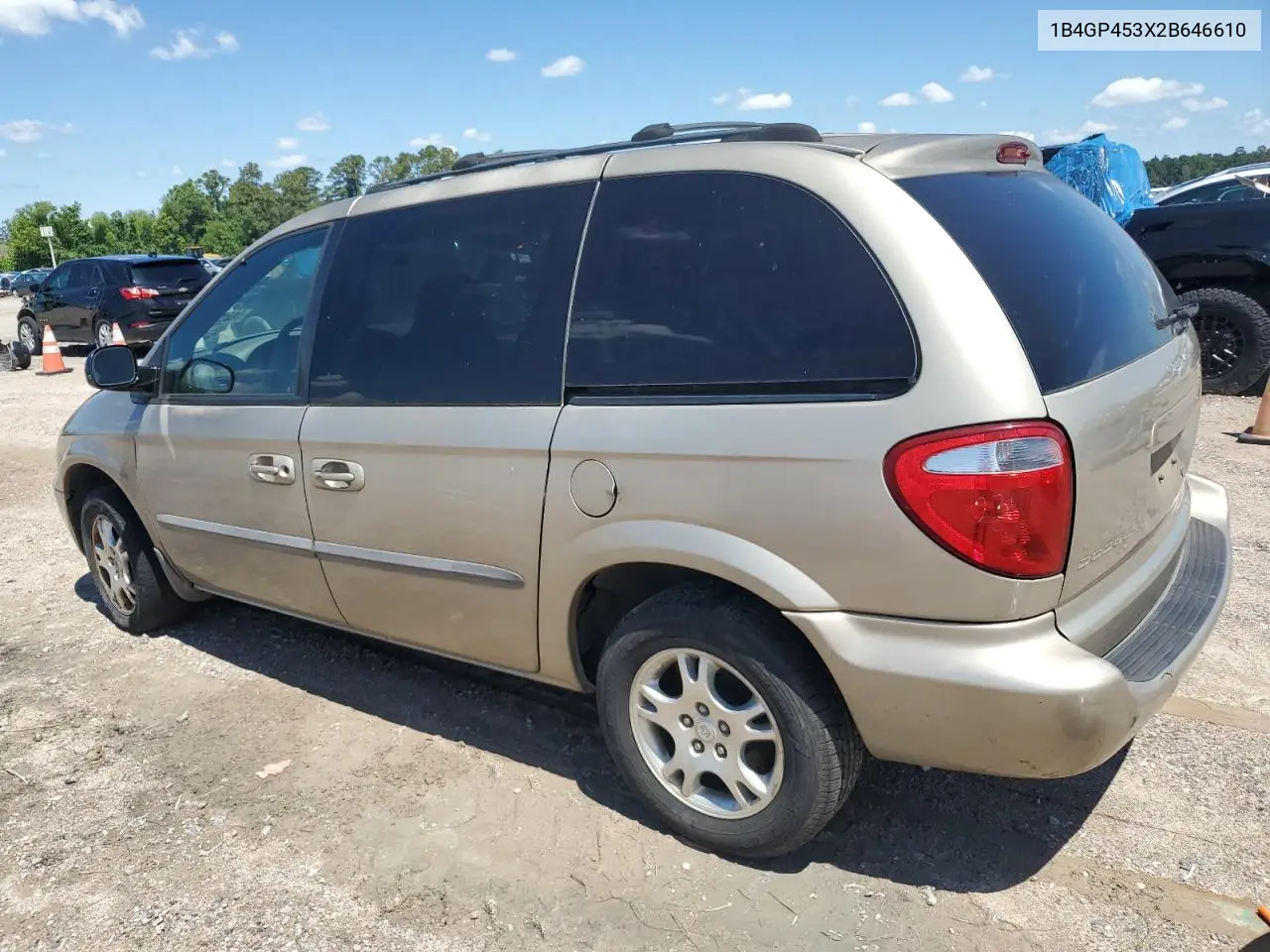 2002 Dodge Caravan Sport VIN: 1B4GP453X2B646610 Lot: 56537165